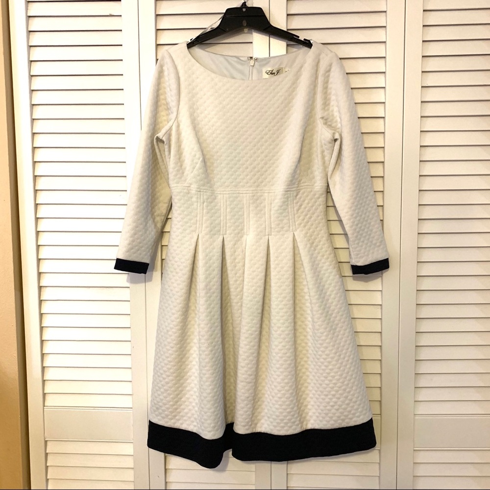 Off White and Navy Eliza J Sz 8 Dress